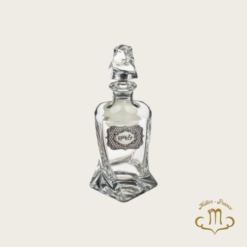 Bouteille de vin en cristal avec plaque